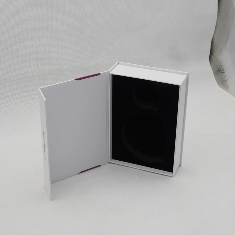 white gift boxes with magnetic lids