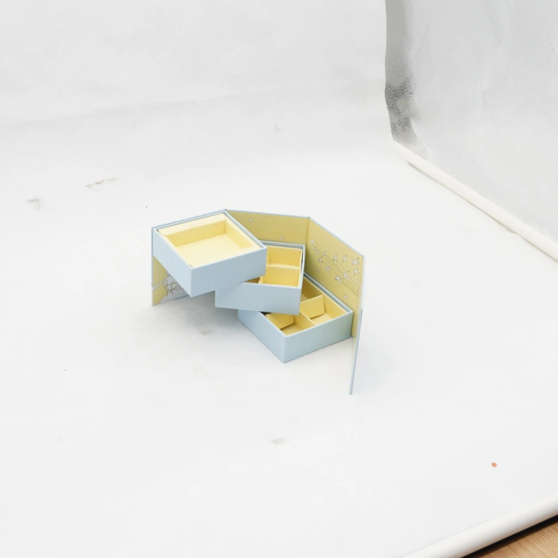 small square gift boxes with lids